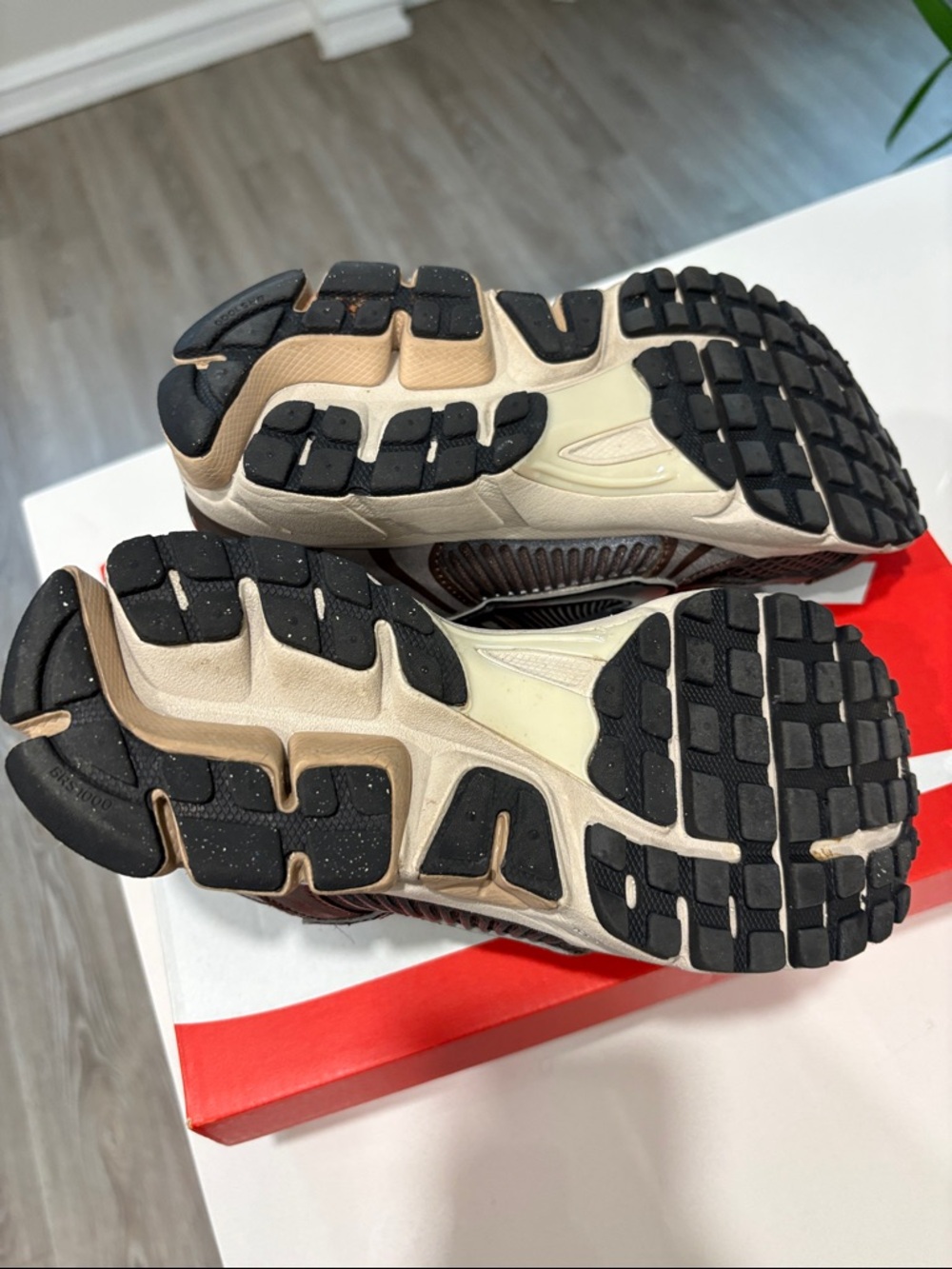 Nike Zoom Vomero 5 - Picture 7 of 12